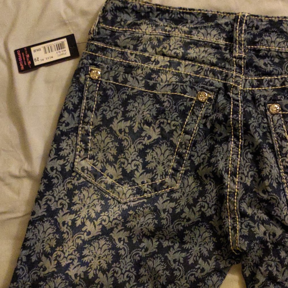 Miss Me Cuffed Capri